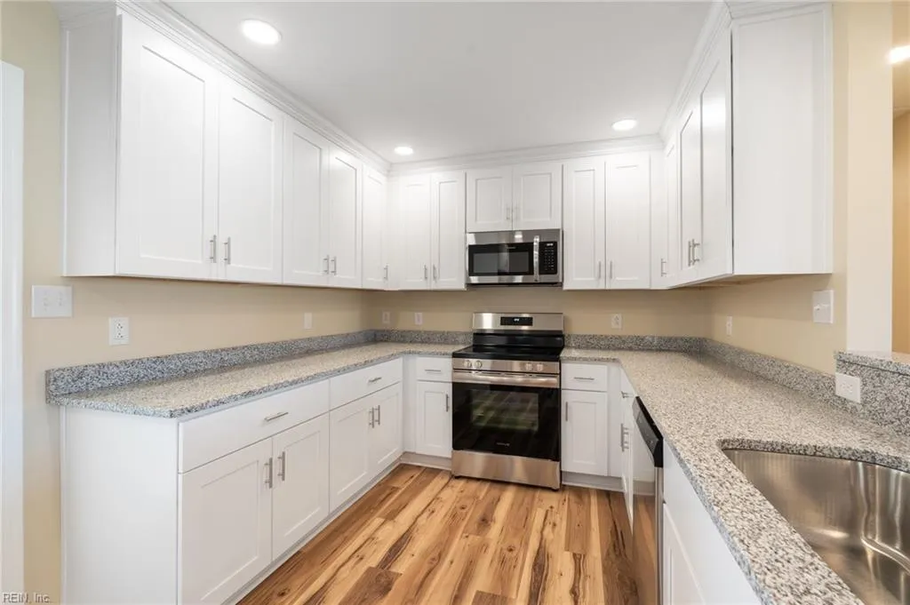 Virginia Beach, Virginia 23452, United States, 4 Bedrooms Bedrooms, ,2 BathroomsBathrooms,Residential,Pending,22658