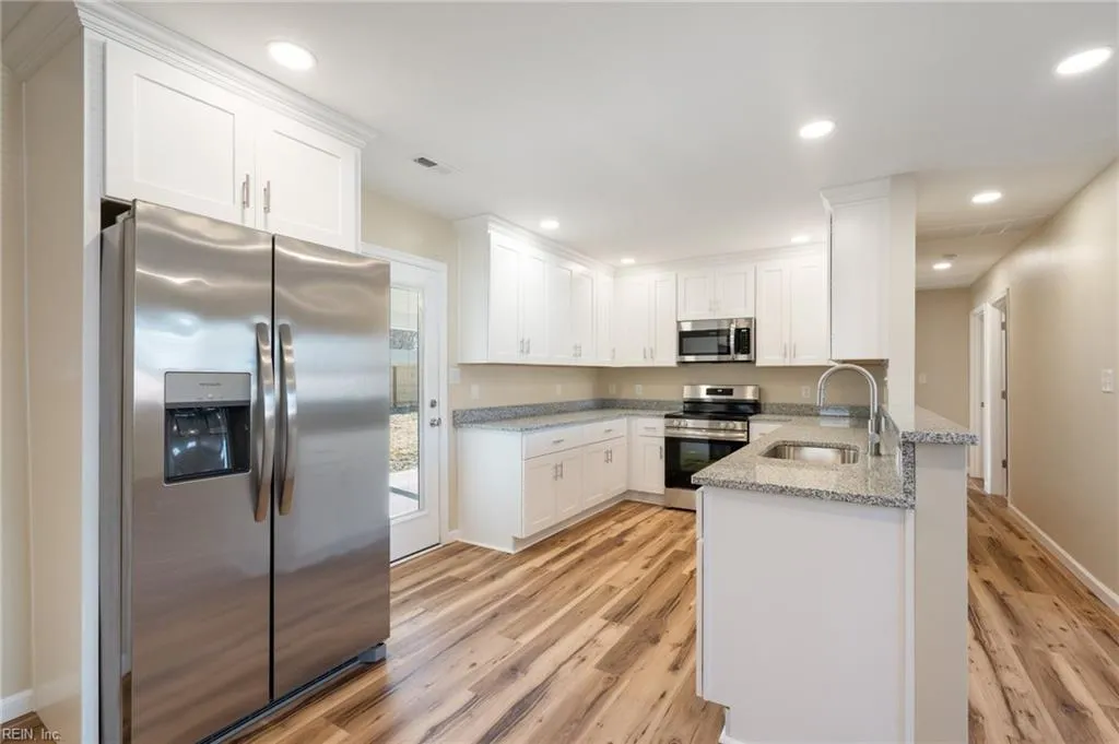 Virginia Beach, Virginia 23452, United States, 4 Bedrooms Bedrooms, ,2 BathroomsBathrooms,Residential,Pending,22658