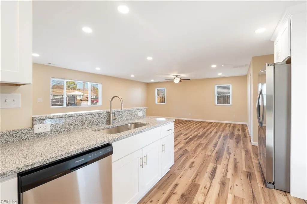 Virginia Beach, Virginia 23452, United States, 4 Bedrooms Bedrooms, ,2 BathroomsBathrooms,Residential,Pending,22658