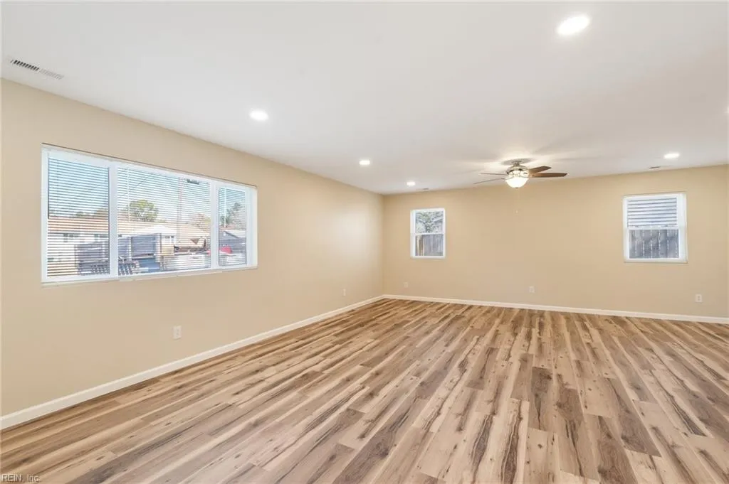 Virginia Beach, Virginia 23452, United States, 4 Bedrooms Bedrooms, ,2 BathroomsBathrooms,Residential,Pending,22658