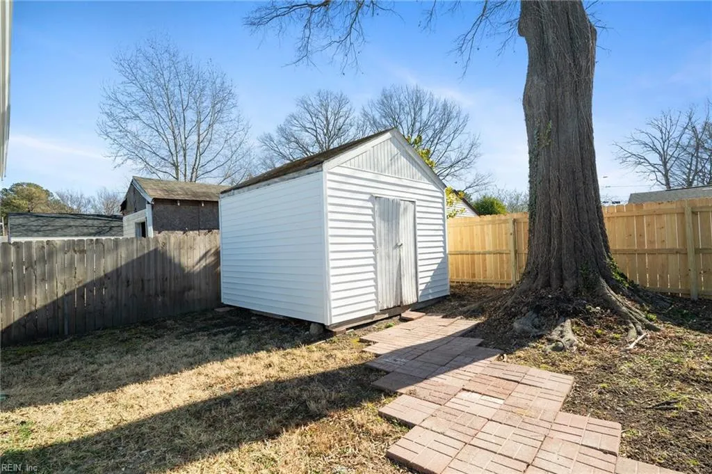 Virginia Beach, Virginia 23452, United States, 4 Bedrooms Bedrooms, ,2 BathroomsBathrooms,Residential,Pending,22658