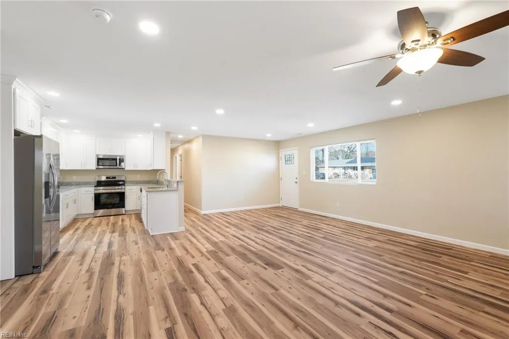 Virginia Beach, Virginia 23452, United States, 4 Bedrooms Bedrooms, ,2 BathroomsBathrooms,Residential,Pending,22658