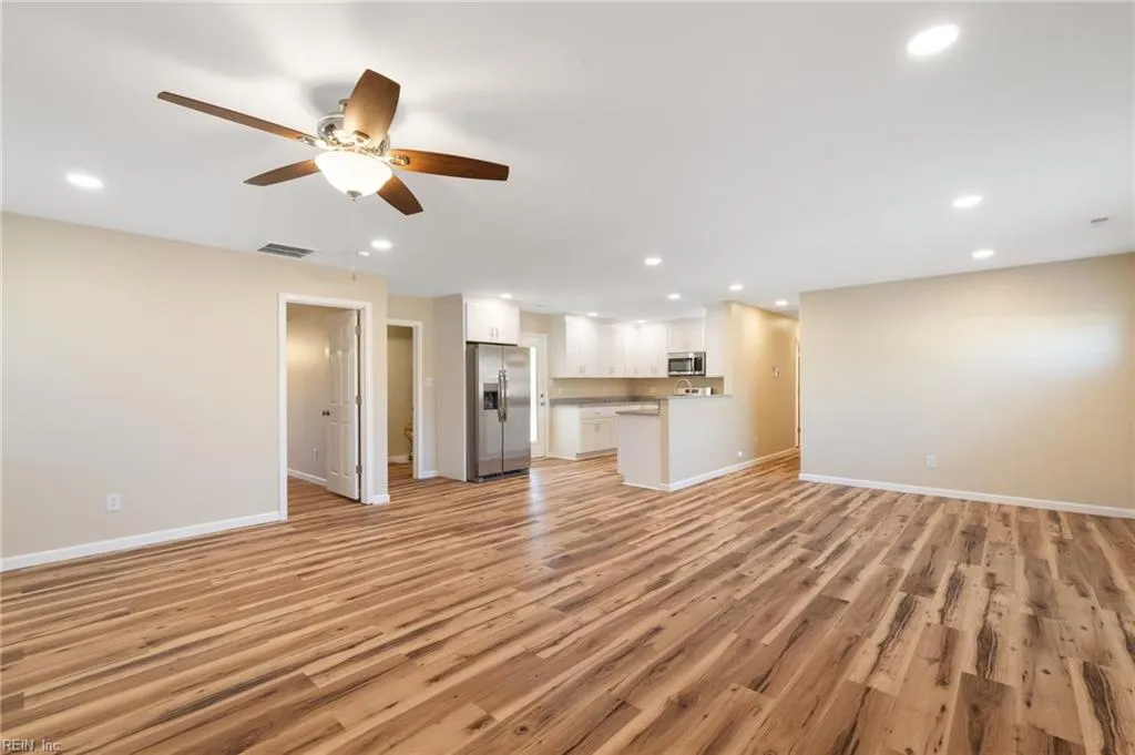 Virginia Beach, Virginia 23452, United States, 4 Bedrooms Bedrooms, ,2 BathroomsBathrooms,Residential,Pending,22658