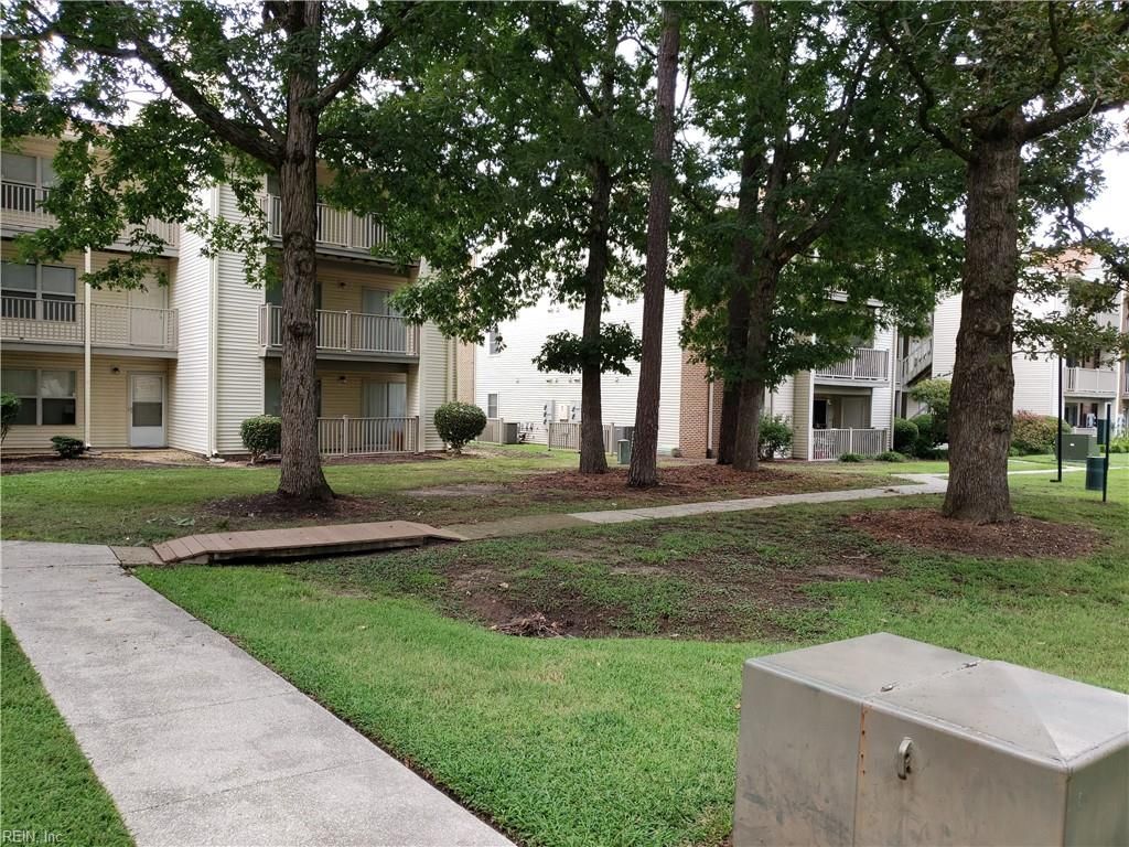 Photo of 572 Candle Lane #302, Newport News, VA 23608 (MLS # 10618244)