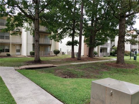 Photo of 572 Candle Lane #302, Newport News, VA 23608 (MLS # 10618244)