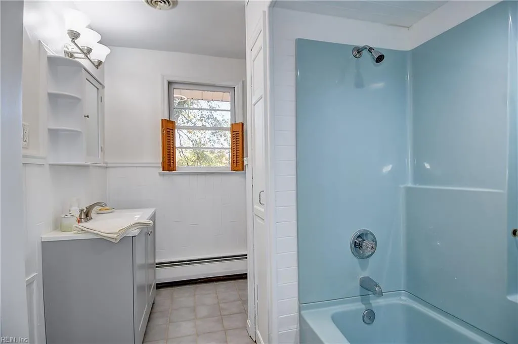 Virginia Beach, Virginia 23464, United States, 3 Bedrooms Bedrooms, ,2 BathroomsBathrooms,Residential,Active,243331