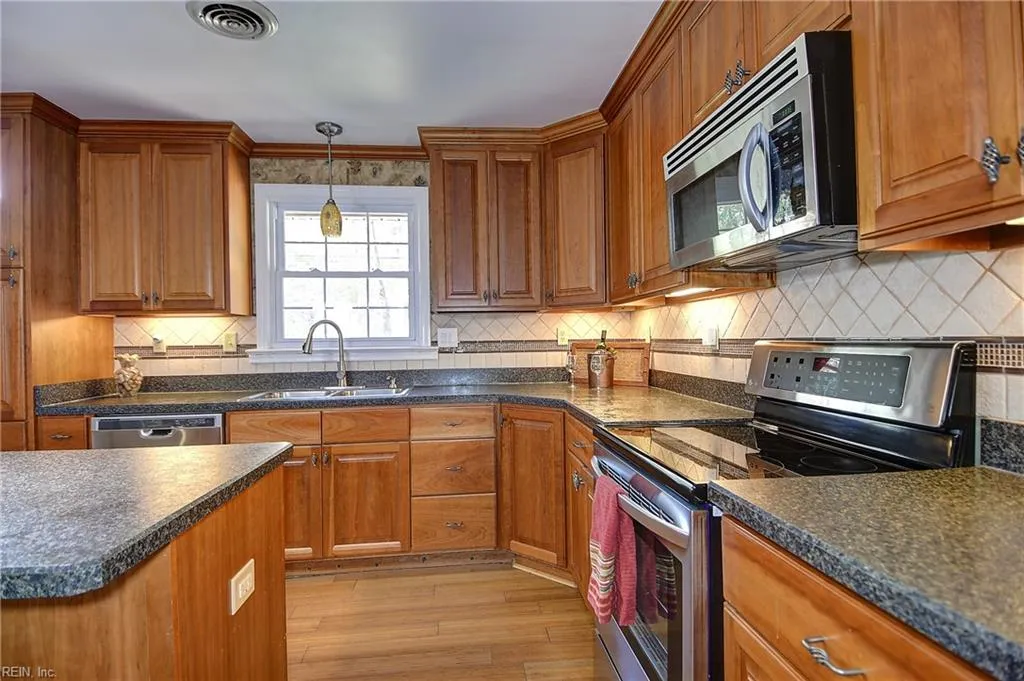 Virginia Beach, Virginia 23464, United States, 3 Bedrooms Bedrooms, ,2 BathroomsBathrooms,Residential,Active,243331