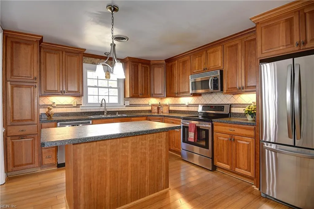 Virginia Beach, Virginia 23464, United States, 3 Bedrooms Bedrooms, ,2 BathroomsBathrooms,Residential,Active,243331