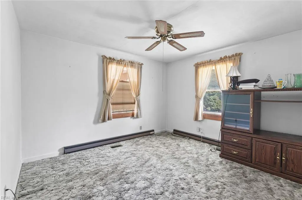 Newport News, Virginia 23605, United States, 3 Bedrooms Bedrooms, ,2 BathroomsBathrooms,Residential,Pending,215501