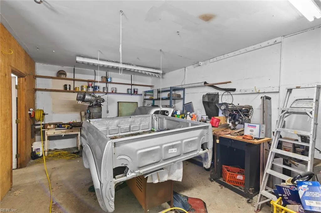 Newport News, Virginia 23605, United States, 3 Bedrooms Bedrooms, ,2 BathroomsBathrooms,Residential,Pending,215501