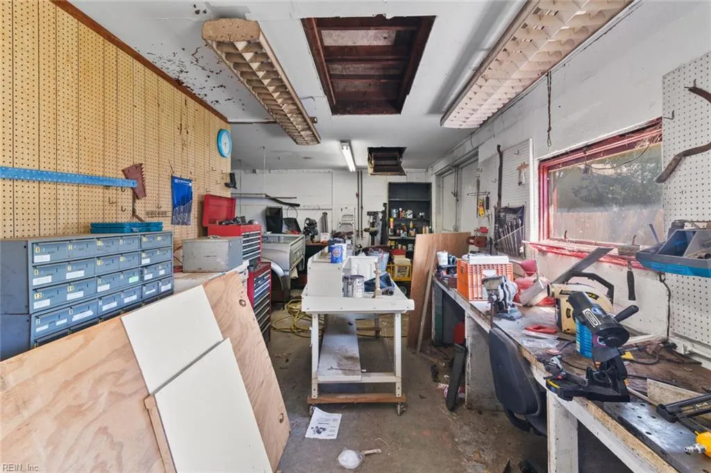 Newport News, Virginia 23605, United States, 3 Bedrooms Bedrooms, ,2 BathroomsBathrooms,Residential,Pending,215501