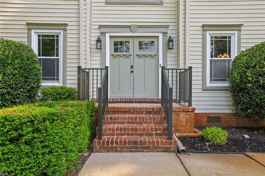 Photo of 1004 FAIRWAY Drive, Chesapeake, VA 23320 (MLS # 10650131)