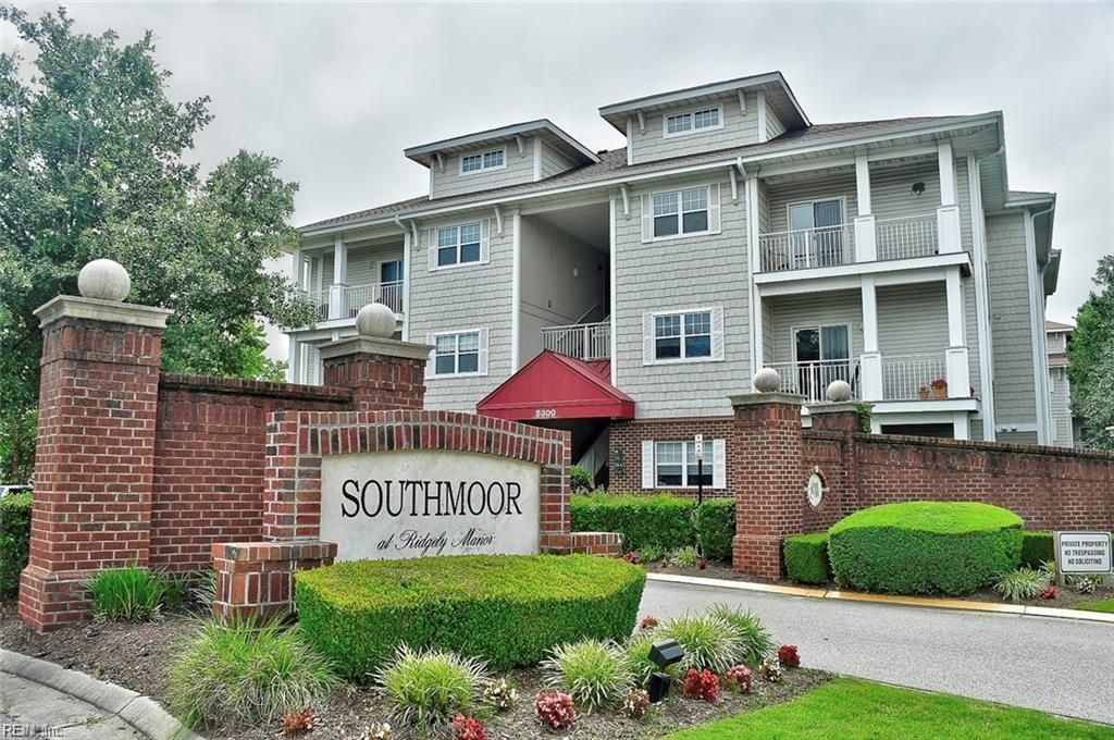 Photo of 920 Southmoor Drive #305, Virginia Beach, VA 23455 (MLS # 10632983)
