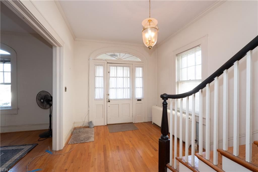 Photo of 1411 Huntington Crescent, Norfolk, VA 23509 (MLS # 10618875)