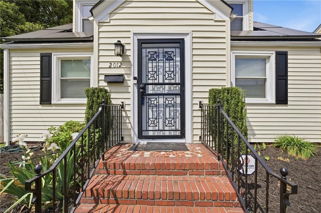 Photo of 2012 Liverpool Street, Portsmouth, VA 23704 (MLS # 10630611)
