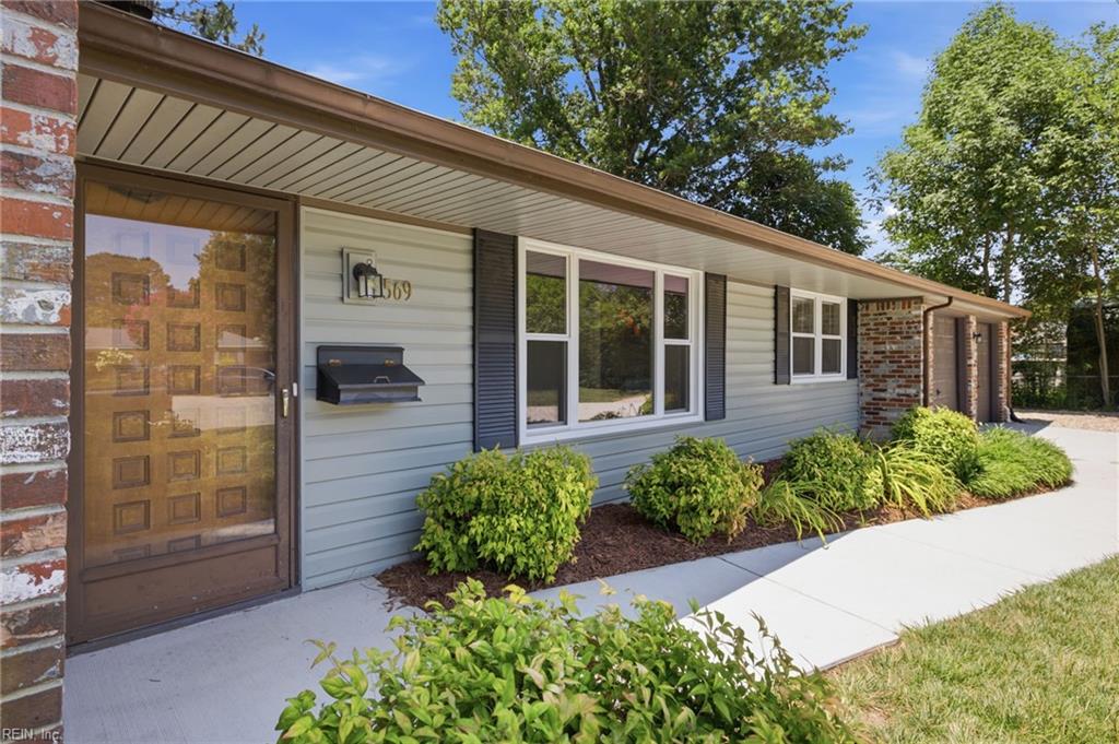 Photo of 569 Brentwater Road, Virginia Beach, VA 23452 (MLS # 10643267)