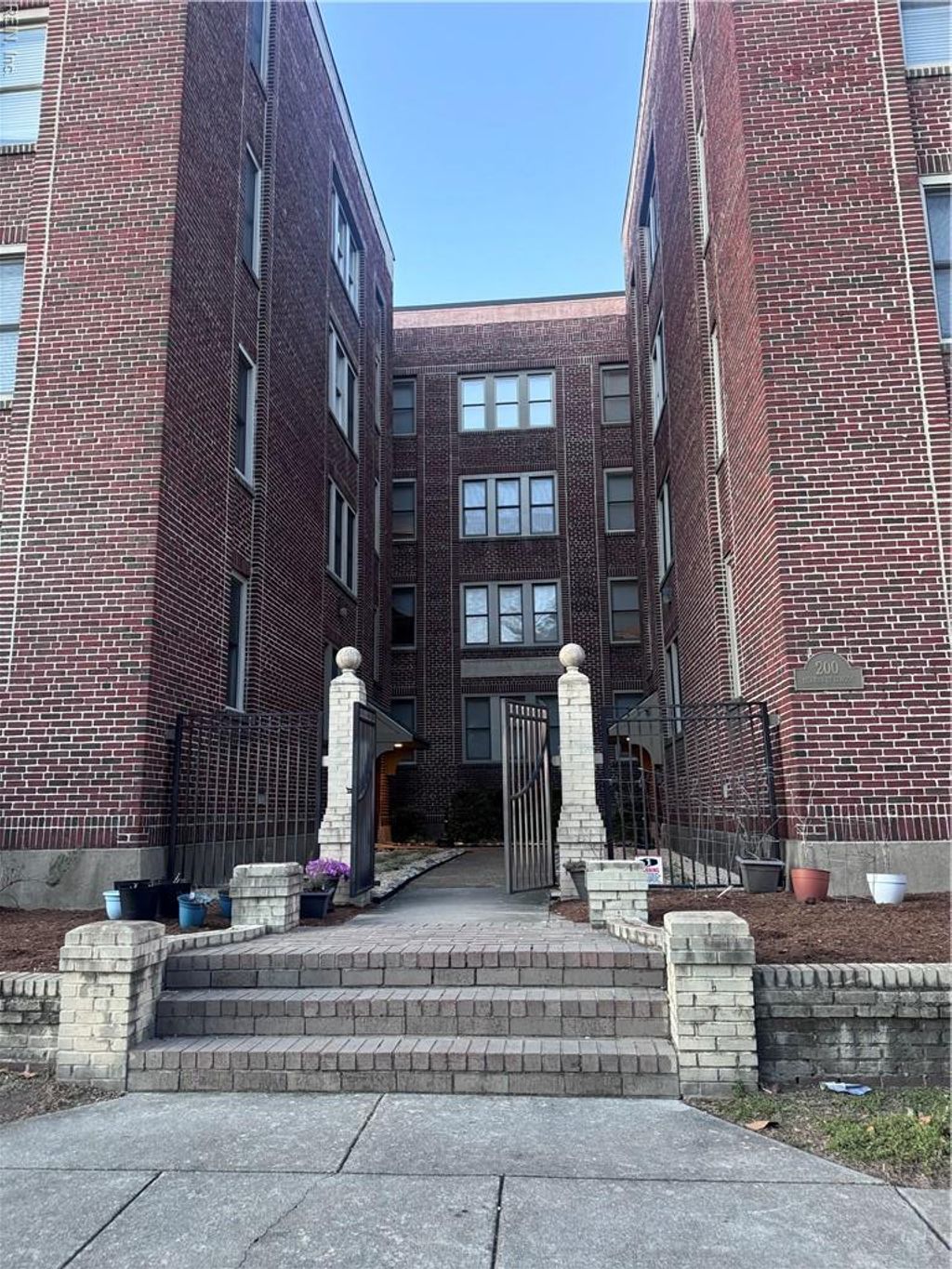 Photo of 200 W 31st Street #202, Norfolk, VA 23504 (MLS # 10627137)