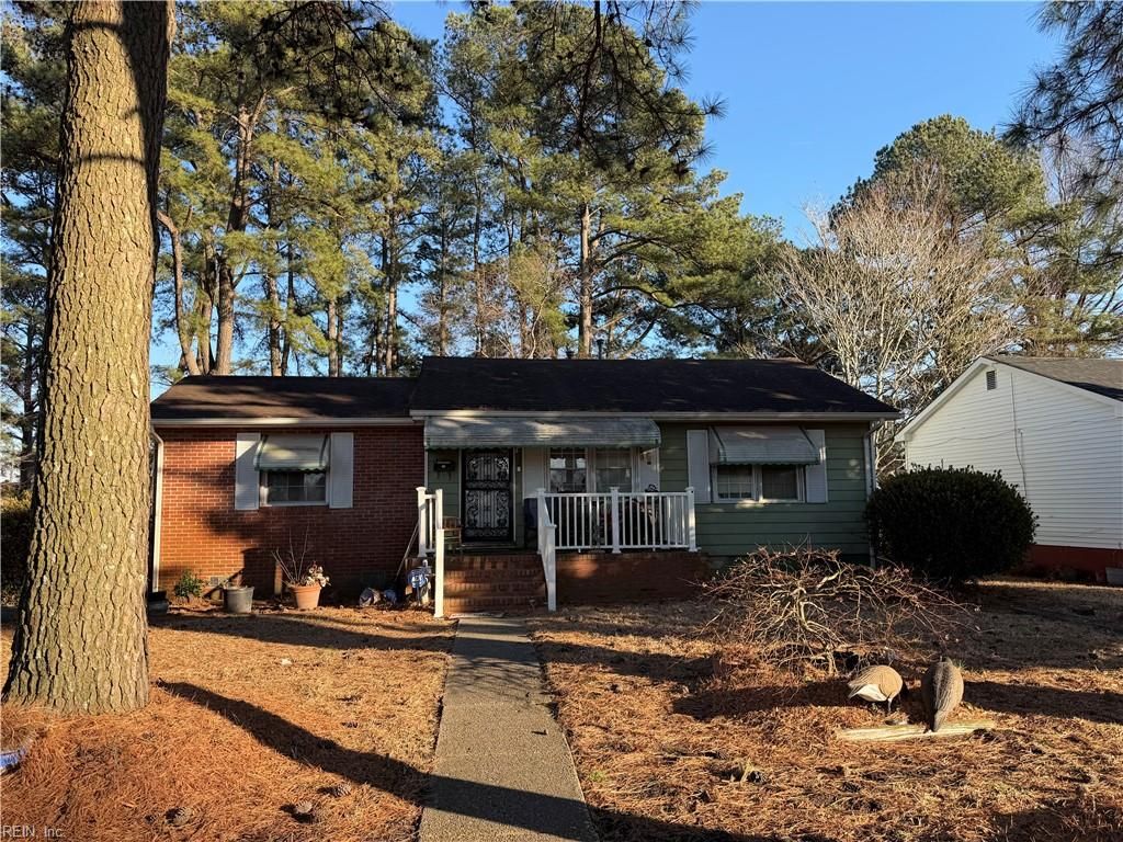 Photo of 912 Tazewell Street, Portsmouth, VA 23701 (MLS # 10625710)