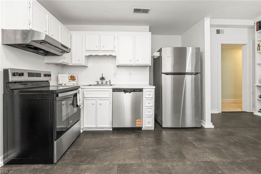 Photo of 1005 Colonial Avenue #3, Norfolk, VA 23507 (MLS # 10610421)