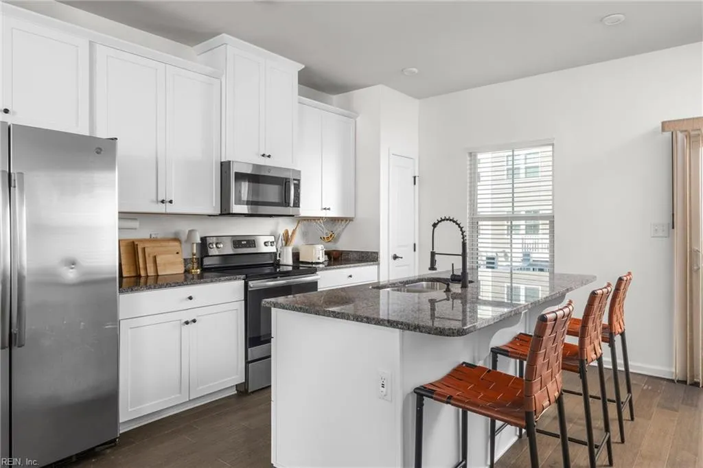 Virginia Beach, Virginia 23451, United States, 4 Bedrooms Bedrooms, ,3 BathroomsBathrooms,Residential,Active,217008