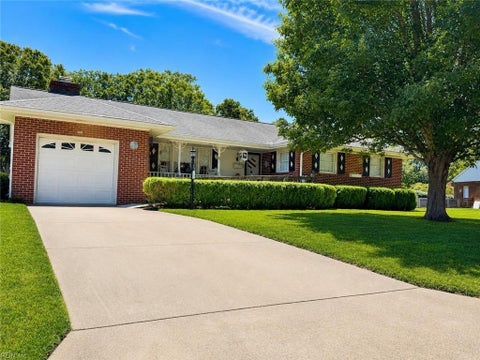 Photo of 6 Belle Meade Court, Newport News, VA 23602 (MLS # 10649510)