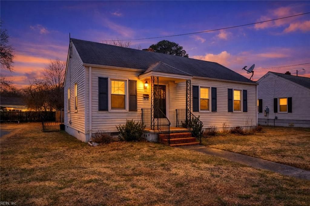 Photo of 40 Crestwood Circle, Hampton, VA 23669 (MLS # 10621058)