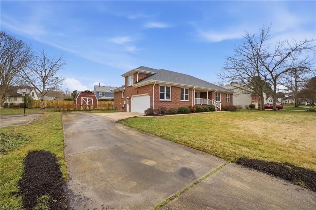 Photo of 928 Fox Ridge Trail, Chesapeake, VA 23322 (MLS # 10623019)