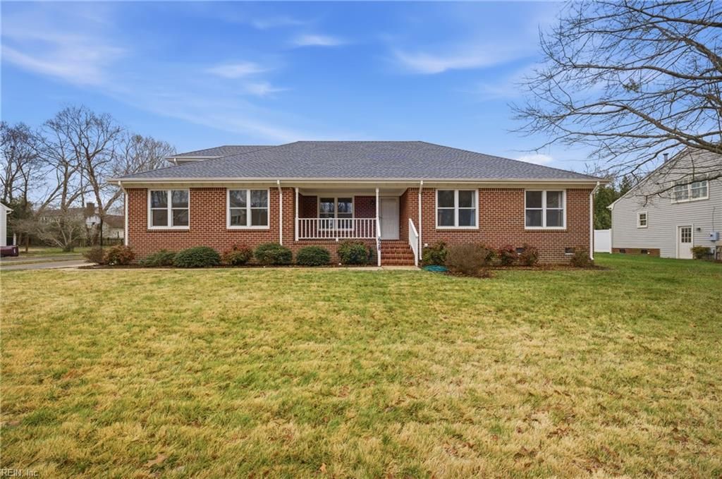 Photo of 928 Fox Ridge Trail, Chesapeake, VA 23322 (MLS # 10623019)