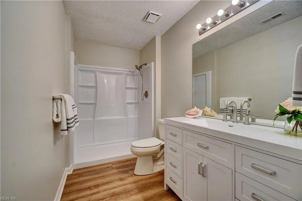 Virginia Beach, Virginia 23456, United States, 2 Bedrooms Bedrooms, ,2 BathroomsBathrooms,Residential,Active,243944