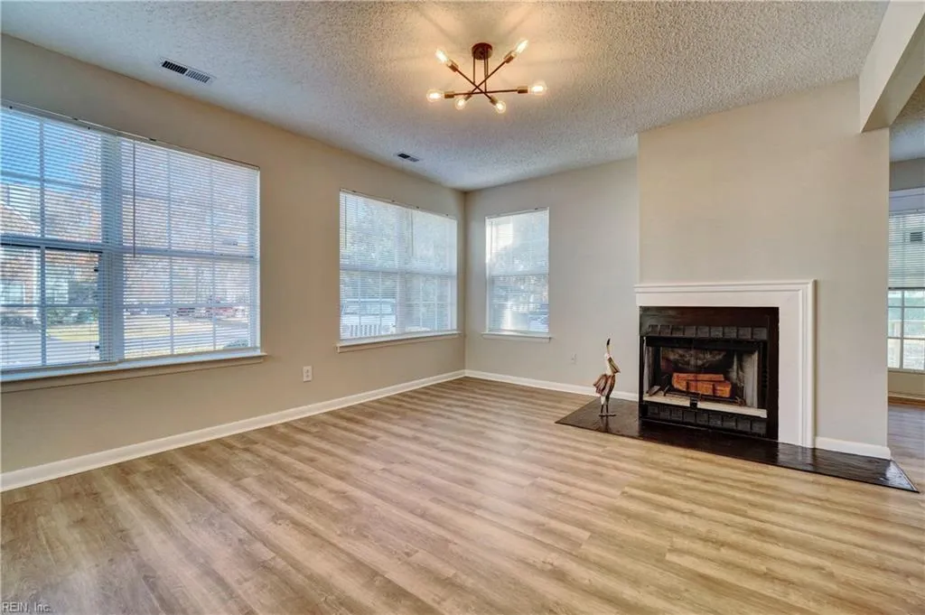 Virginia Beach, Virginia 23456, United States, 2 Bedrooms Bedrooms, ,2 BathroomsBathrooms,Residential,Active,243944