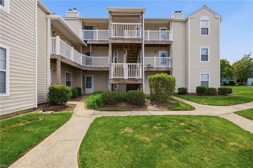 Photo of 2129 Retreat Court, Virginia Beach, VA 23454 (MLS # 10637267)