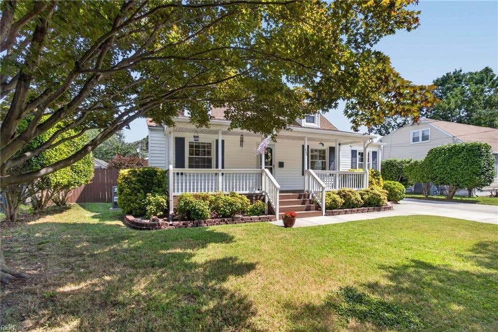 Photo of 406 E Westmont Avenue, Norfolk, VA 23503 (MLS # 10639912)