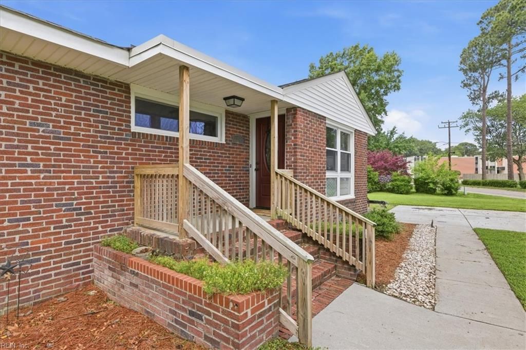 Photo of 4901 Hatton Point Road, Portsmouth, VA 23703 (MLS # 10636924)
