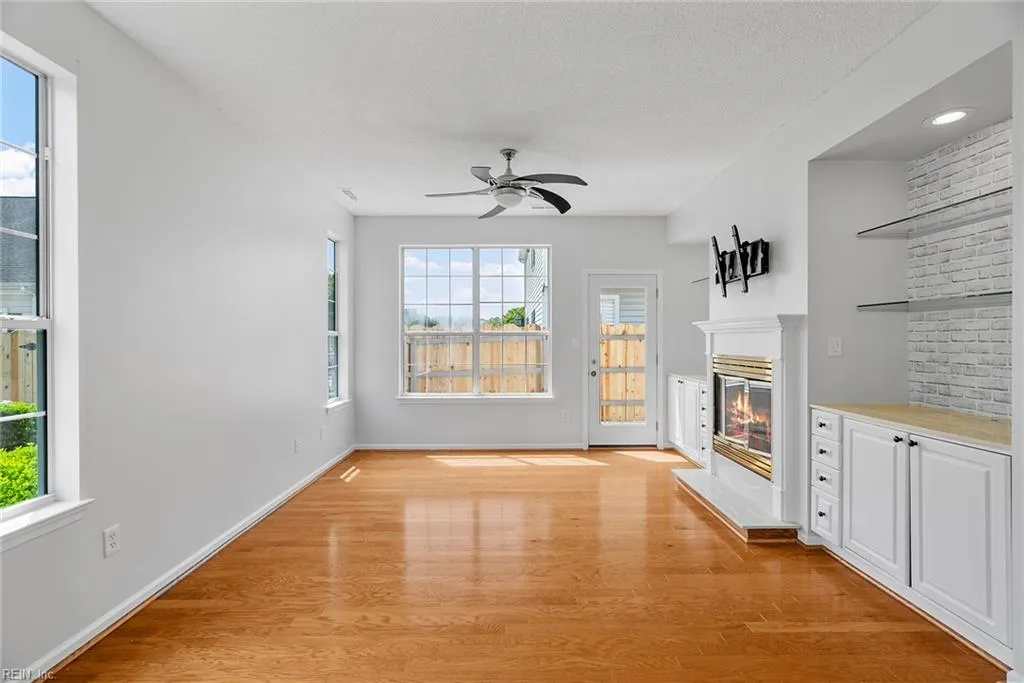 Virginia Beach, Virginia 23456, United States, 3 Bedrooms Bedrooms, ,3 BathroomsBathrooms,Residential,Active,121543