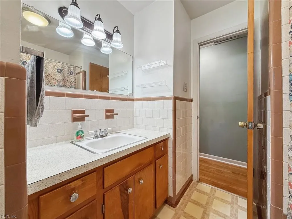 Newport News, Virginia 23602, United States, 3 Bedrooms Bedrooms, ,1 BathroomBathrooms,Residential,Active,107525