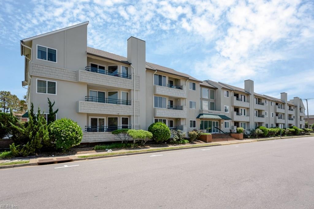 Photo of 304 28th Street #110, Virginia Beach, VA 23451 (MLS # 10641367)