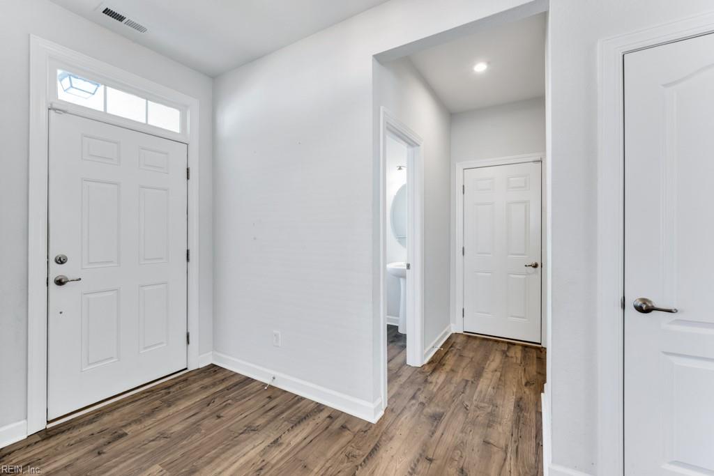 32 E Berkley DR