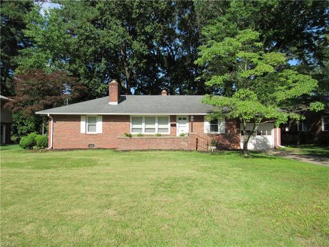 Photo of 204 Woodroof Road, Newport News, VA 23606 (MLS # 10605986)