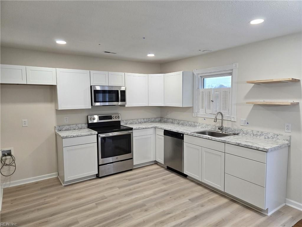 Photo of 3912 Riverside Circle, Virginia Beach, VA 23453 (MLS # 10612396)