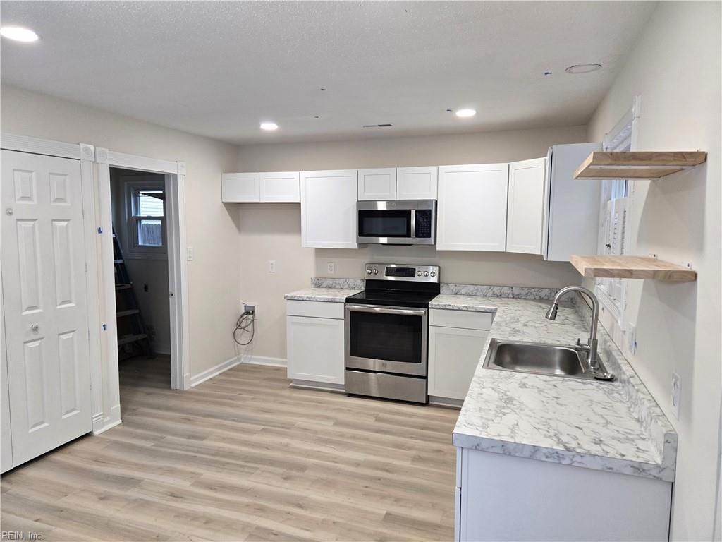 Photo of 3912 Riverside Circle, Virginia Beach, VA 23453 (MLS # 10612396)