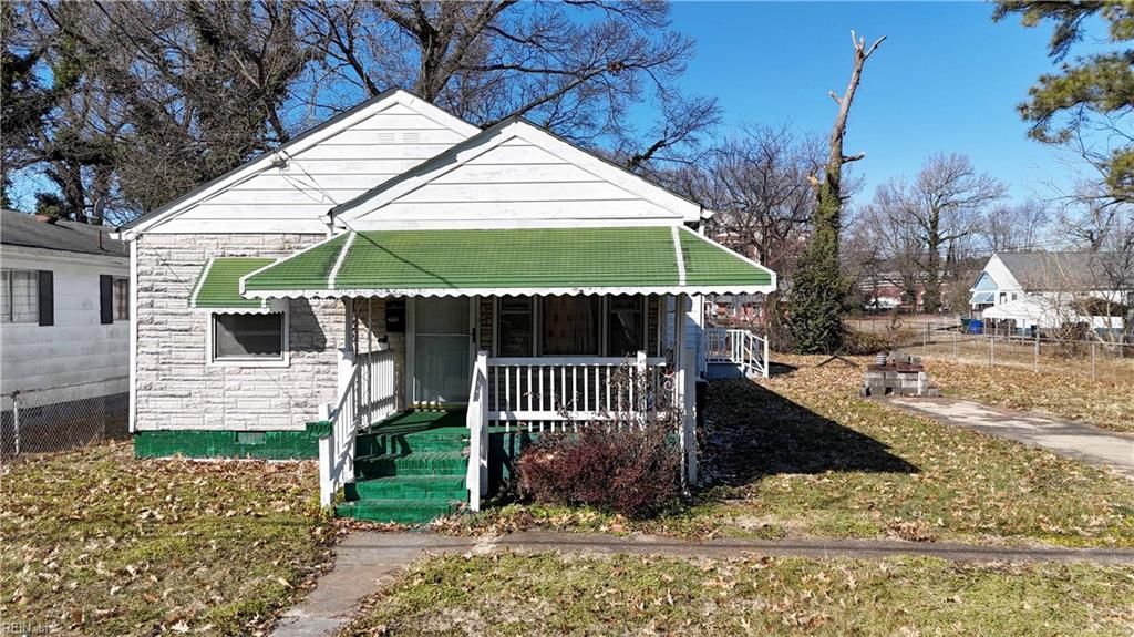 Photo of 723 Center Avenue, Newport News, VA 23605 (MLS # 10618241)