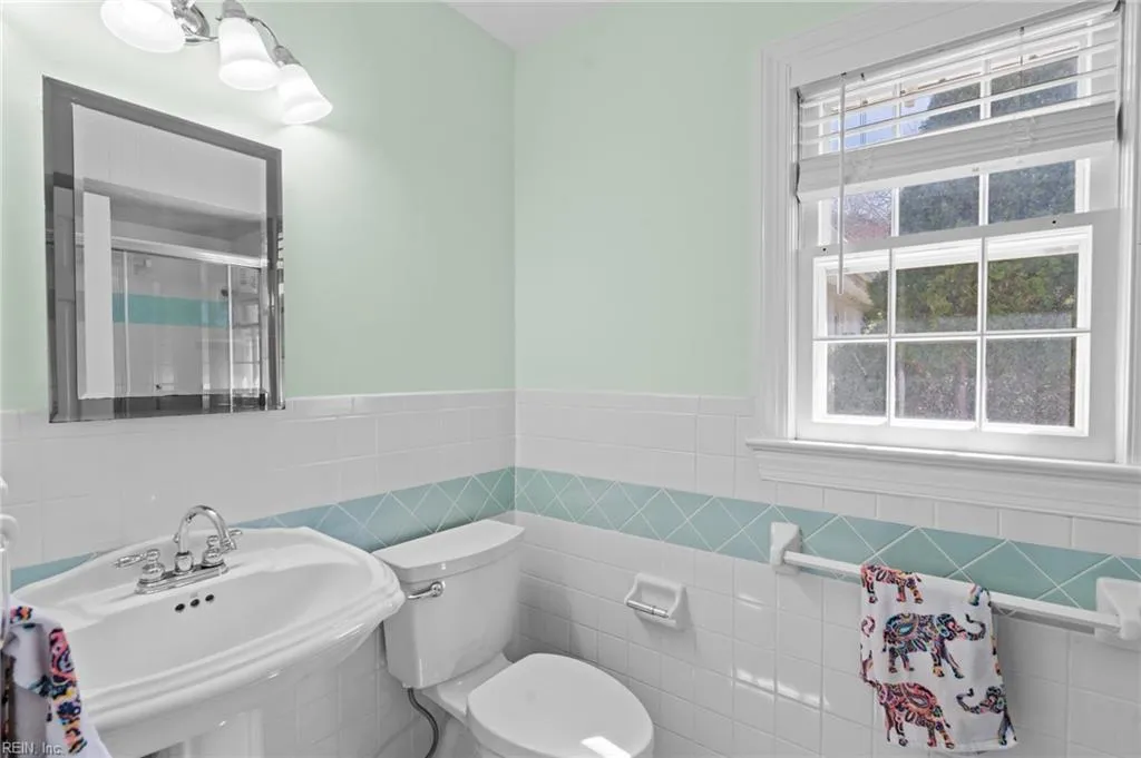 Virginia Beach, Virginia 23452, United States, 5 Bedrooms Bedrooms, ,4 BathroomsBathrooms,Residential,Active,93331