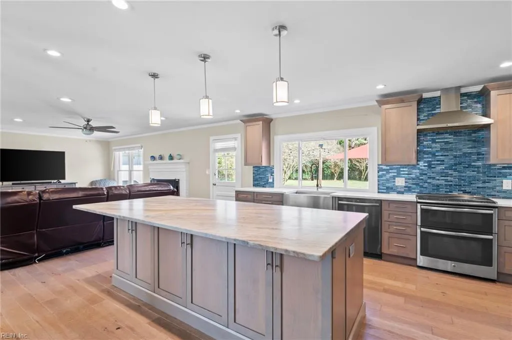 Virginia Beach, Virginia 23452, United States, 5 Bedrooms Bedrooms, ,4 BathroomsBathrooms,Residential,Active,93331