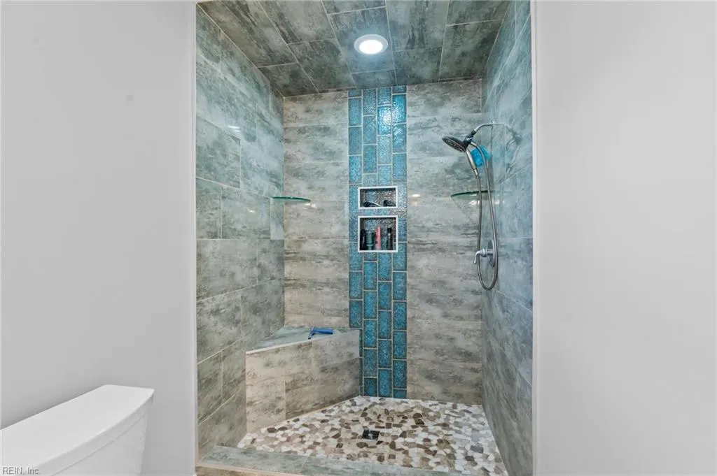 Virginia Beach, Virginia 23452, United States, 5 Bedrooms Bedrooms, ,4 BathroomsBathrooms,Residential,Active,93331