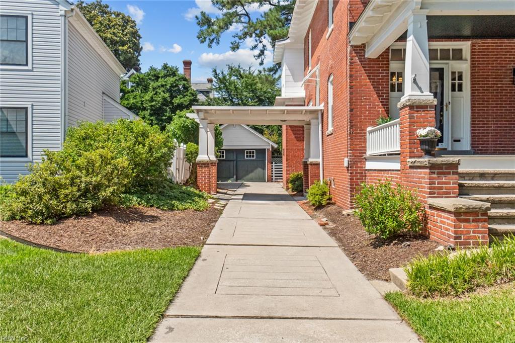 1046 Jamestown CRES