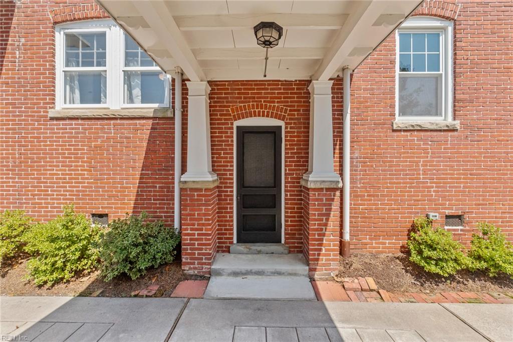 1046 Jamestown CRES