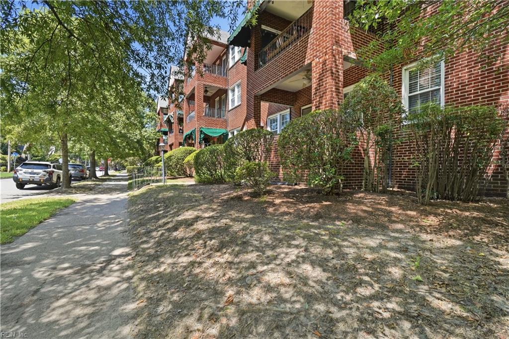 Photo of 940 W PRINCESS ANNE Road #A4, Norfolk, VA 23507 (MLS # 10649588)