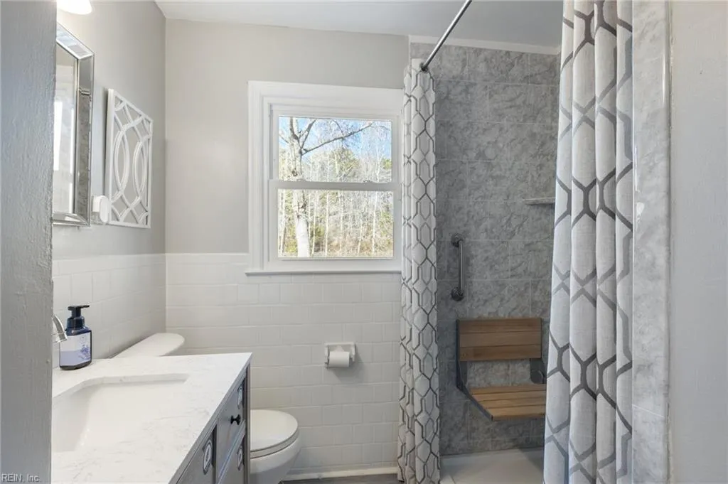 Portsmouth, Virginia 23701, United States, 4 Bedrooms Bedrooms, ,3 BathroomsBathrooms,Residential,Pending,99922