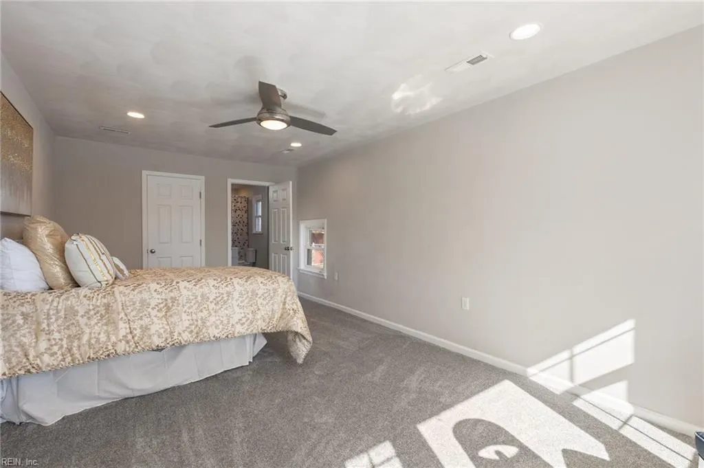 Portsmouth, Virginia 23701, United States, 4 Bedrooms Bedrooms, ,3 BathroomsBathrooms,Residential,Pending,99922