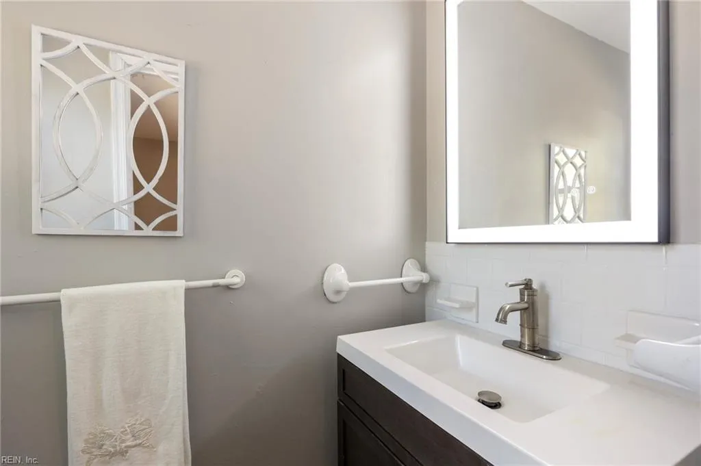 Portsmouth, Virginia 23701, United States, 4 Bedrooms Bedrooms, ,3 BathroomsBathrooms,Residential,Pending,99922